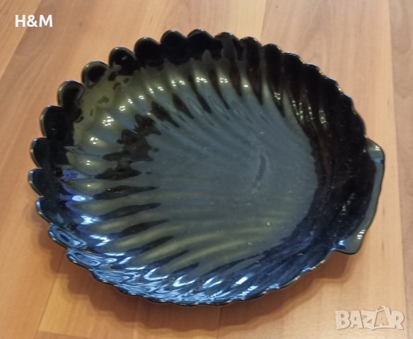 6 чинии във формата на миди от черно стъкло