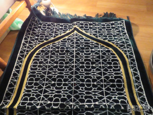 турско молитвено килимче, килимче за молитва  Намаз тъмнозелен фон с красиви златни флорални мотиви, снимка 2 - Антикварни и старинни предмети - 43170178