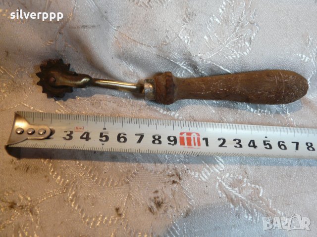  Стар пчеларски инструмент 