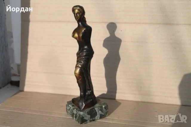 Бронзова фигура