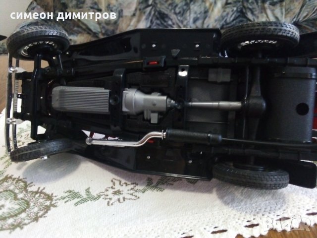 Метално копие на мерцедес за колекционери на марката оригинал 1/18  подвижна ходова час, волан гуми, снимка 13 - Антикварни и старинни предмети - 27936846