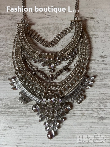 Уникално дамско колие в сребърен цвят с блестящи камъчета по цялото деколте ❤️❤️❤️❤️, снимка 2 - Колиета, медальони, синджири - 52010211