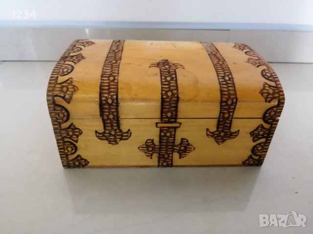 Дървена кутия 19 x 13.5 h 9 cm. , снимка 1 - Други стоки за дома - 37228332