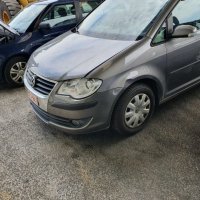 VW Touran 1.9 TDi 2009 г., снимка 2 - Автомобили и джипове - 32787965