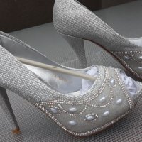 Сребърни обувки с перли и камъни-номер38, снимка 1 - Дамски елегантни обувки - 27156887