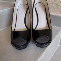 Дамски лачени черни обувки на ток 38-39 номер, снимка 3 - Дамски елегантни обувки - 43800504