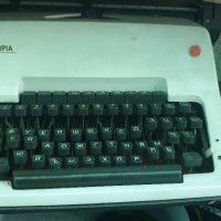 Ел.пишеща машина Olympia, снимка 1 - Антикварни и старинни предмети - 32376237