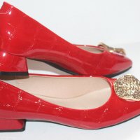 НОВИ официално-елегантни, червени лачени балерини на малък ток 38,5 39, снимка 1 - Дамски обувки на ток - 44014887