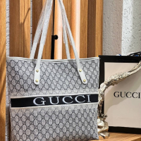 Дамска чанта Gucci, снимка 6 - Чанти - 44898942