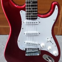 Електрическа китара цвят червен металик, снимка 2 - Китари - 40496158