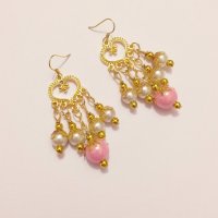 Прекрасни Барокови обеци с розови и бели перли и изящни орнаменти в цвят Злато, снимка 5 - Обеци - 28087473