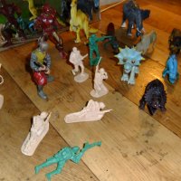 Продавам пластмасови фигурки на животни и войници, снимка 2 - Колекции - 33116703