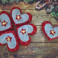 Коледна декорация сърце / Коледни играчки сърце за елха от филц ръчна изработка , снимка 1 - Декорация за дома - 34406124