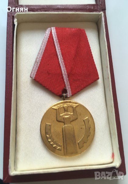 Медал 25г народна власт, оригинална кутия, снимка 1
