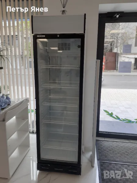 Хладилна витрина , снимка 1
