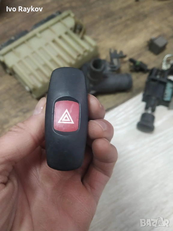 Бутон аварийни светлини за Fiat Bravo . 735257109, снимка 1