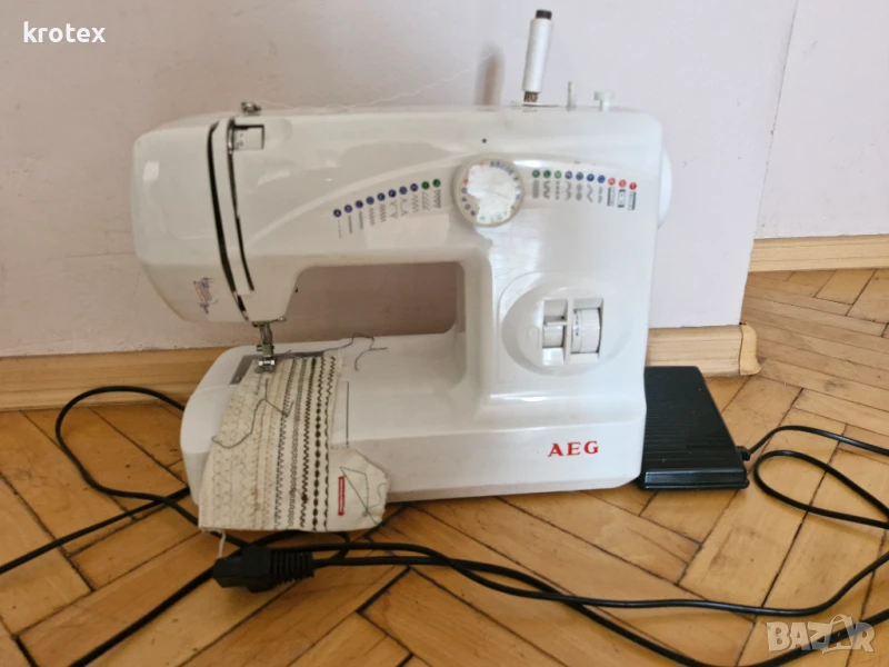 Продавам работеща запазена шевна машина AEG, снимка 1