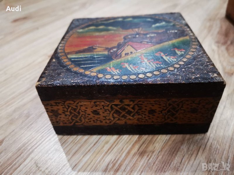 Старинна дървена кутийка ръчно рисувана и гравирана, снимка 1