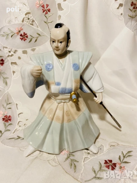 порцеланова статуетка самурай , снимка 1
