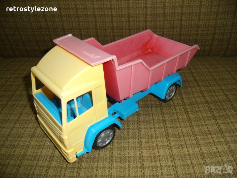 № 3871 стара пластмасова играчка - камион  - размер 26 / 10 / 13 см   - соц.период , снимка 1