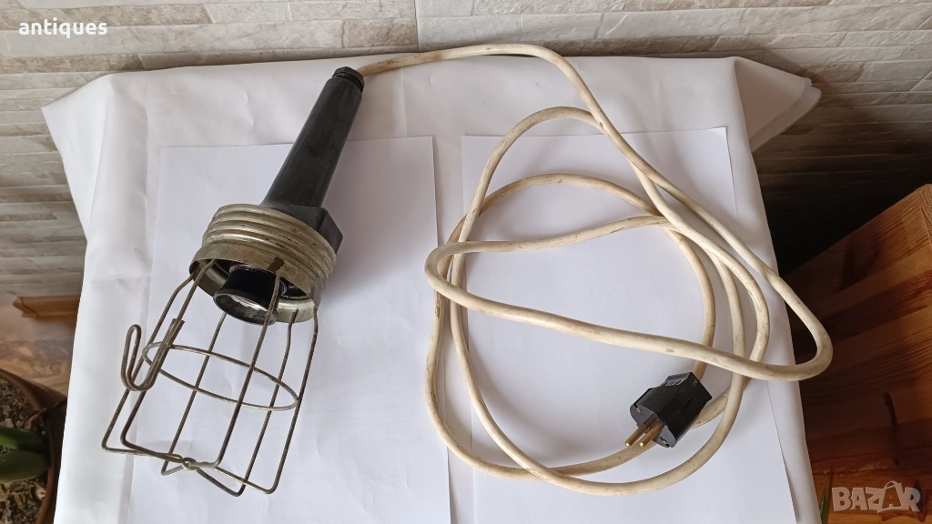 Подвижна работна лампа с копче - стар модел, снимка 1