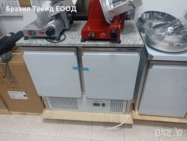 ХЛАДИЛНА МАСА ЗА ПОДГОТОВКИ НА ПИЦИ С ГРАНИТЕН ПЛОТ FORCOLD G-PS900-FC, снимка 2 - Хладилни витрини и фризери - 41116517