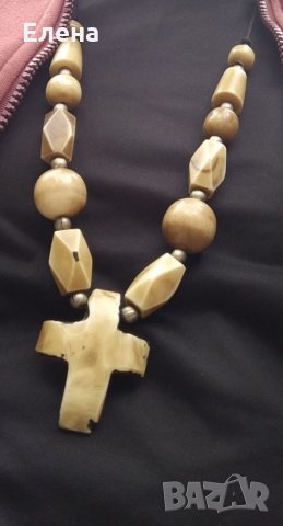 Стара огърлица от кост