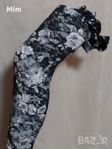 CALZEDONIA S/M Черен чорапогащник от дантела на бели рози , снимка 5 - Бельо - 51957468