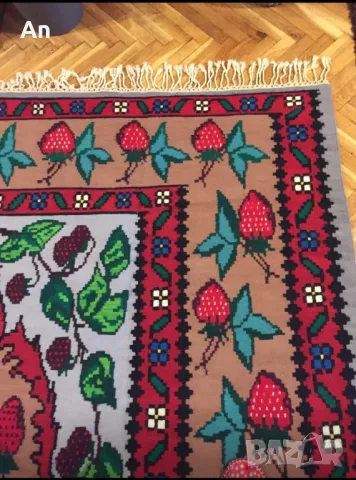 Чипровски килим ,,Ягодите‘’, снимка 5 - Килими - 48086926
