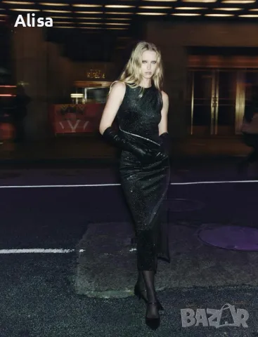 Чисто нова блестяща рокля