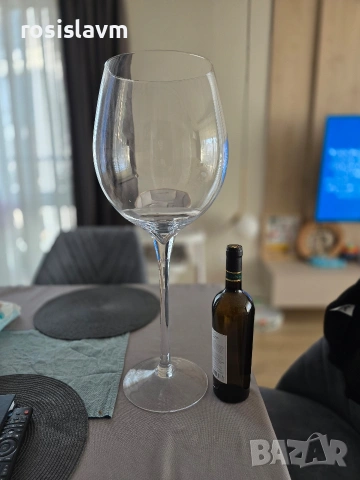 Гигантска чаша за вино