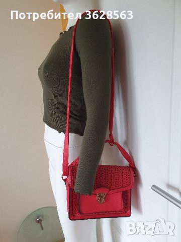 Червена дамска чанта, снимка 3 - Чанти - 43048388