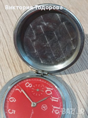 Прекрасна Молния червен циферблат , снимка 5 - Антикварни и старинни предмети - 43370757