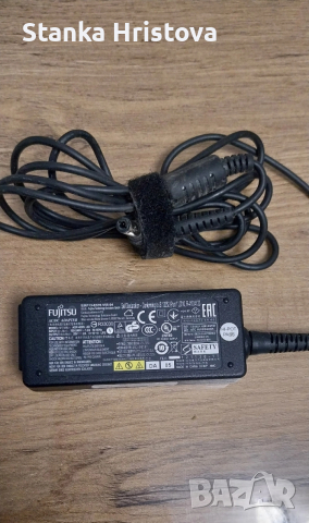 Оригинално зарядно Fujitsu 20v 2 A.