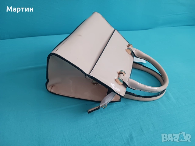 Лачена малка чантичка, снимка 3 - Чанти - 53538579