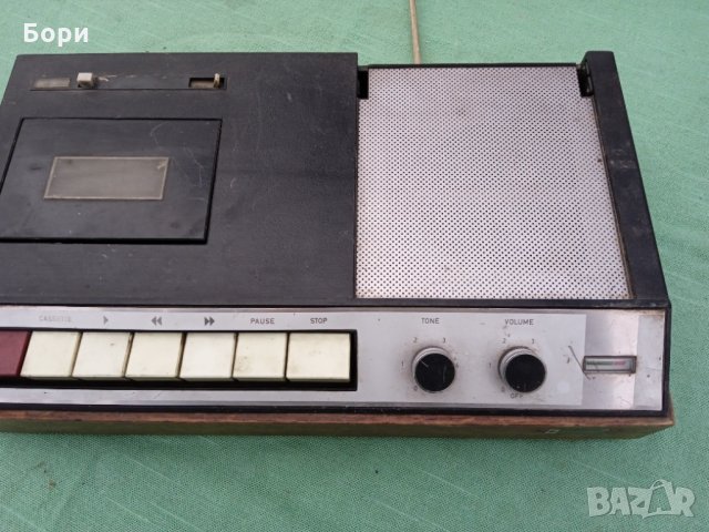 Radiola стар касетофон, снимка 2 - Радиокасетофони, транзистори - 35214768