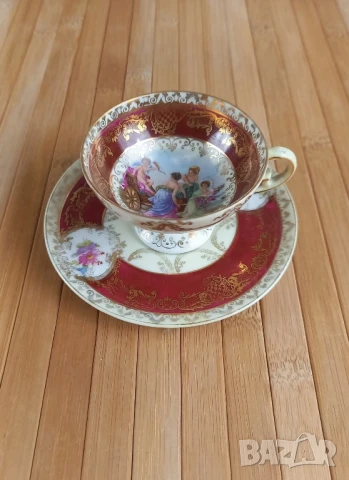 Чаша и подложна чинийка за кафе с живописна сцена в класически стил