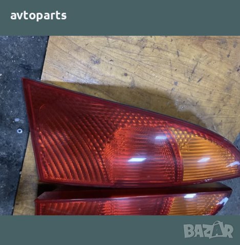 Ford focus 2002година хечбег Десен Стоп, снимка 2 - Части - 40376936