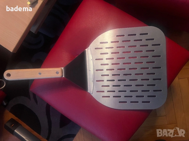 Лопатка и камък за пица