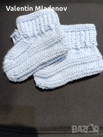 Ръчно плетени бебешки терлички, снимка 4 - Бебешки чорапи - 53144347