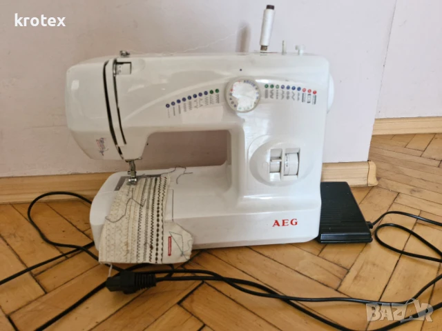 Продавам работеща запазена шевна машина AEG