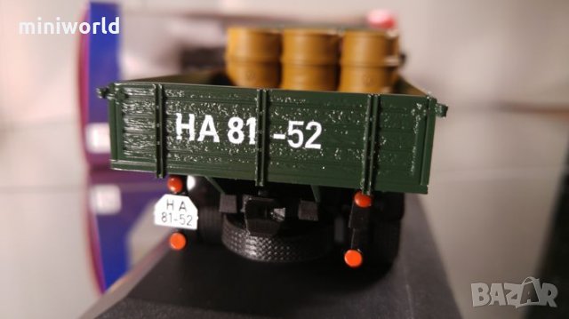 Phänomen Granit 27 1950 Donkergroen - мащаб 1:43 на IST Models модела е нов в PVC дисплей-кейс, снимка 12 - Колекции - 27490713