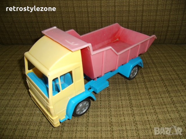 № 3871 стара пластмасова играчка - камион  - размер 26 / 10 / 13 см   - соц.период 