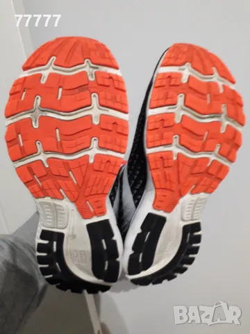 Оригинални маратонки Brooks, снимка 3 - Маратонки - 48571679