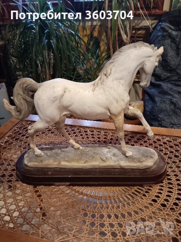 статуетка на италиански кон