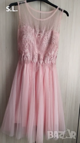 Розова рокля с тюл