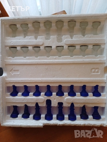 Шах фигури от стъкло игрално поле 38х38 Цар 7.5 см .пешки 4 см чисто нов не е играно със него  , снимка 5 - Шах и табла - 52525989