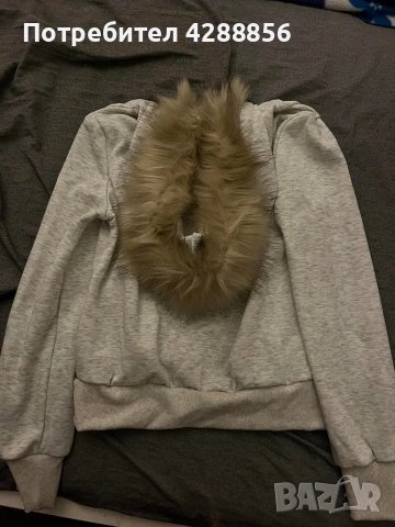 Суичър с пухена качулка, снимка 2 - Суичъри - 53037039