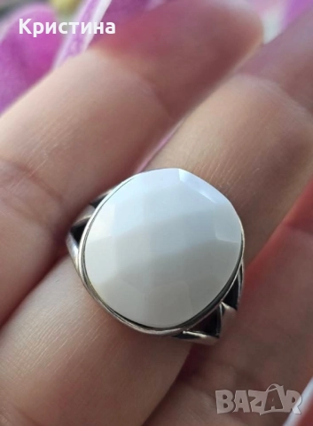 Красив сребърен пръстен с Бял Оникс