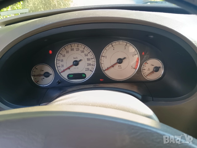 Продавам запазен и икономичен ван, снимка 3 - Автомобили и джипове - 52384160